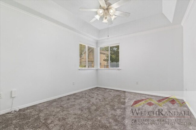 Building Photo - Spacious Residence in Taylorsville – 5 Bed...