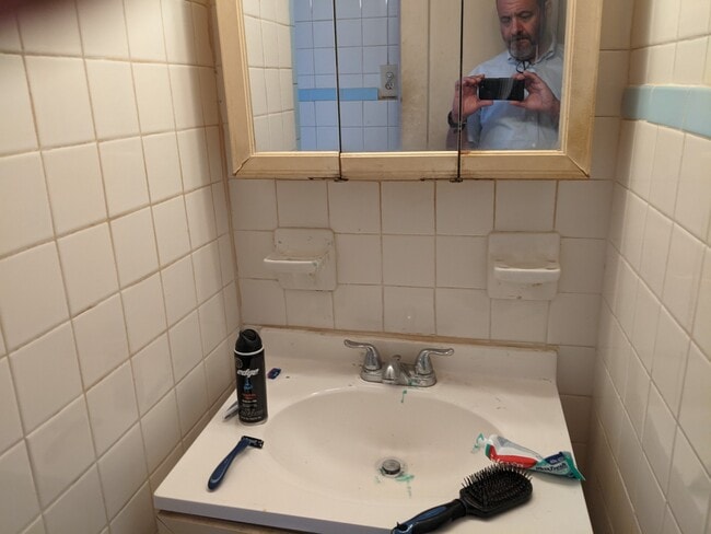 Bathroom - 2 Grant St
