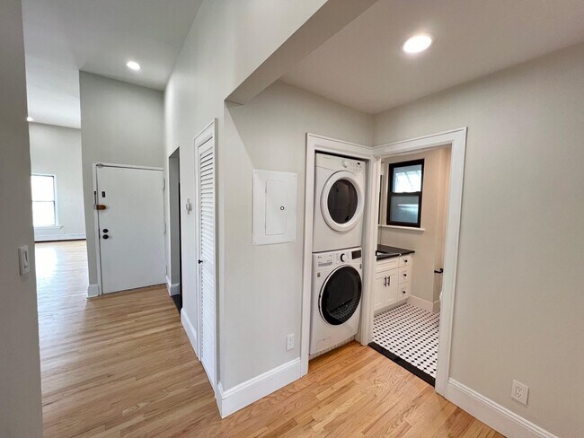 Building Photo - 48 Bright St