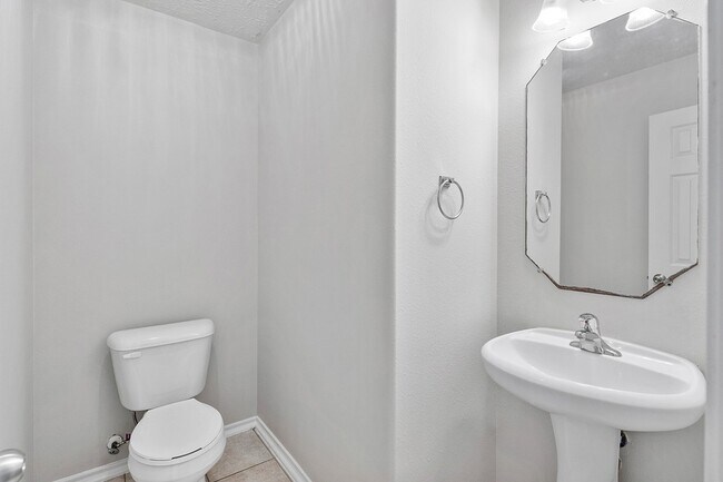 Building Photo - 18111 Stone Trail Manor Dr