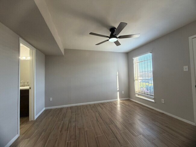 Building Photo - 10001 Westpark Dr