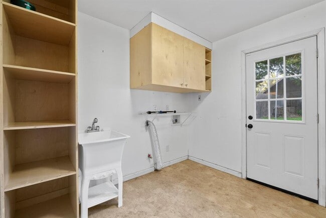 Building Photo - 508 Harway Ct