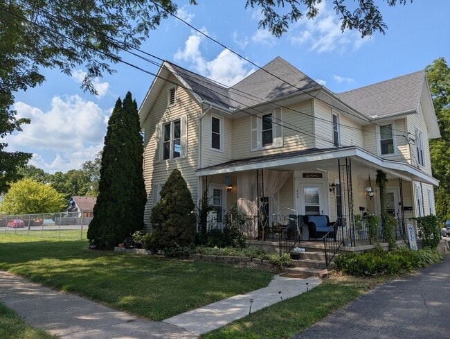 Primary Photo - Elm St.