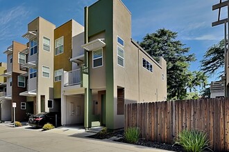 Building Photo - 392 Midstream Ln