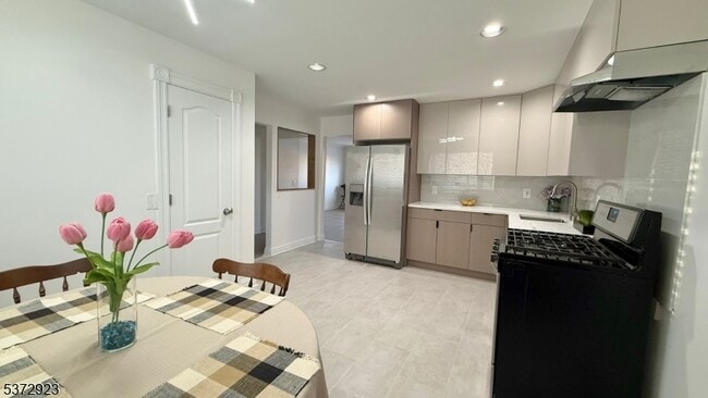 Building Photo - 38 Park St