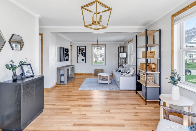 Building Photo - 855 Riverside Dr