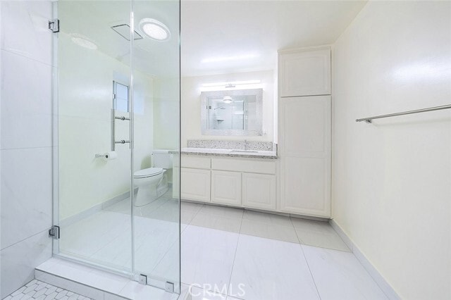 Building Photo - 2255 E Chevy Chase Dr