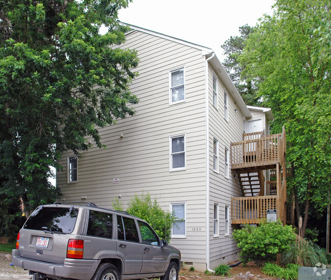 Building Photo - Carlton Apartments