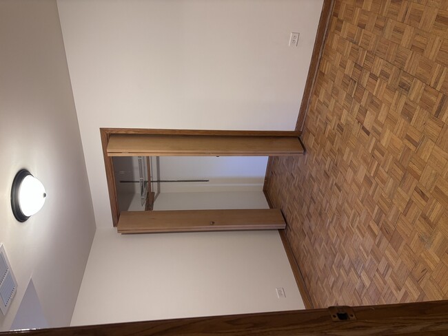 Building Photo - 4054 N Sheridan Rd