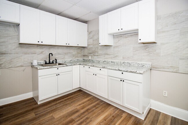 Building Photo - 2947 E 57th St