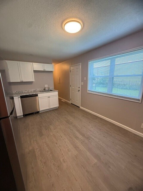 Building Photo - 1602 Kings Way
