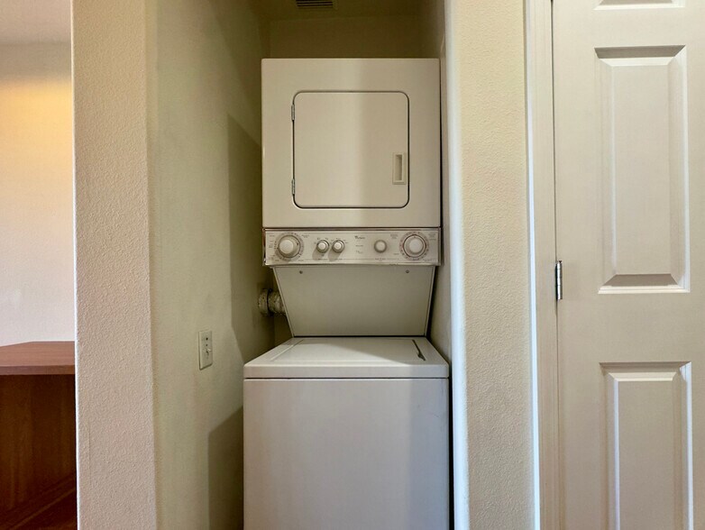 Building Photo - 1121 40th St