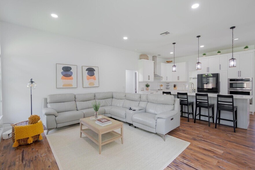 Building Photo - 13590 Jonquil Pl