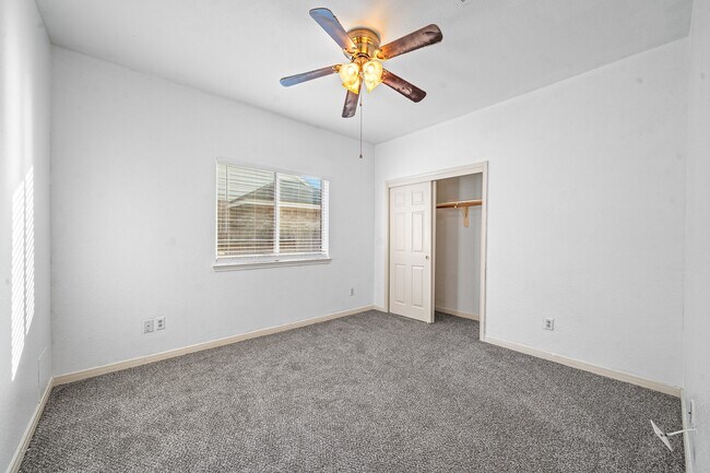 Building Photo - 4815 Plum Forest Rd