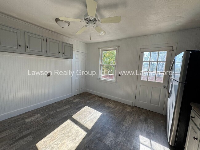 Building Photo - Charming Salem Cape Cod with Loft