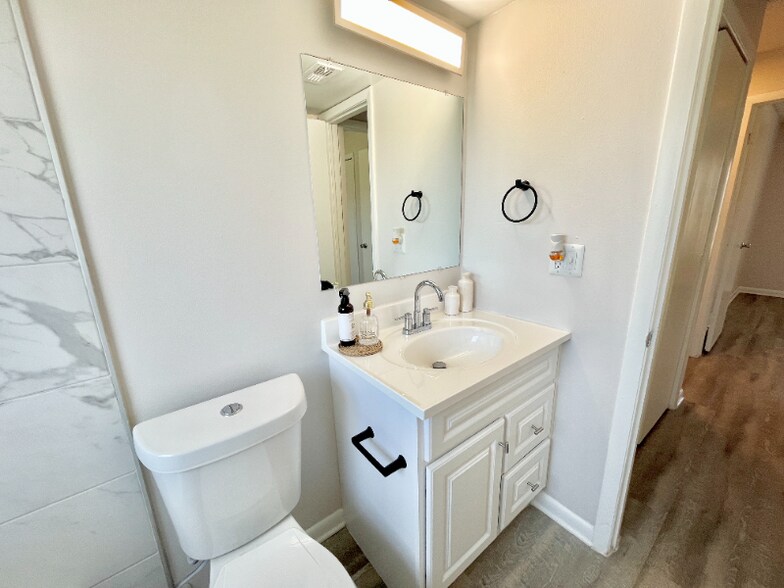 Building Photo - 5107 S Clarice Ct