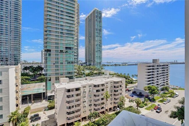 Building Photo - 480 NE 30th St