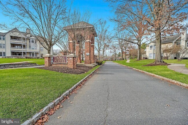Building Photo - 204 Salem Ct