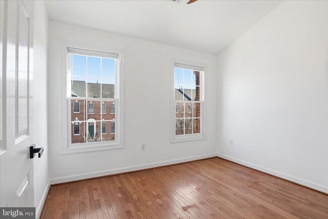 Building Photo - 4550 Fair Valley Dr