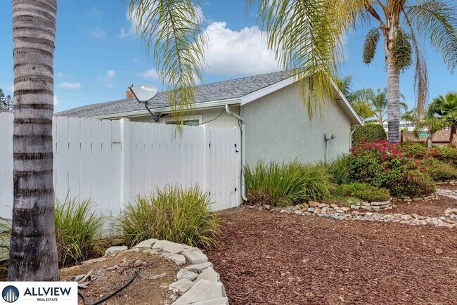 Building Photo - Serra Mesa 3 Bedroom Home with Private Yard & Oversized 2-Car Garage