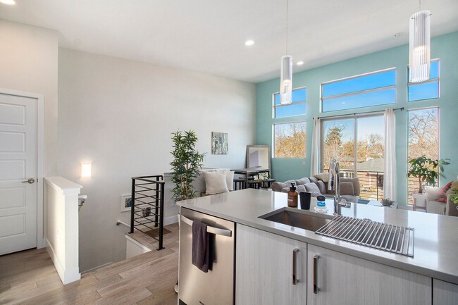 Building Photo - Modern Townhome Located in Denver's Skylan...