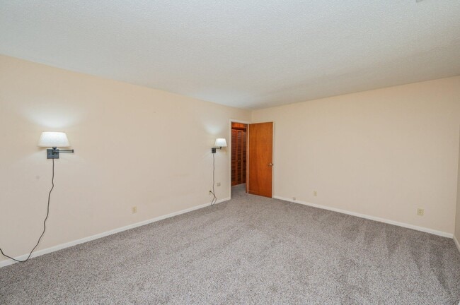 Building Photo - 803 Ingle Rd