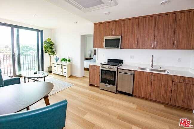 Building Photo - 2853 West Blvd