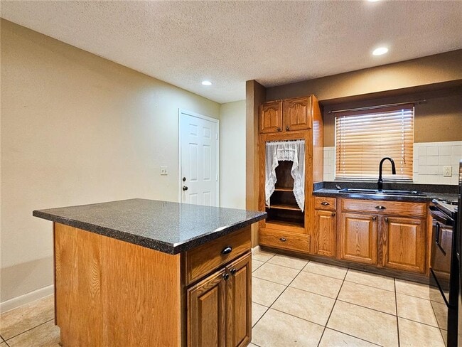 Building Photo - 259 Village View Ln
