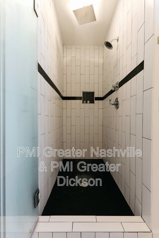 Building Photo - 11 N Hill St