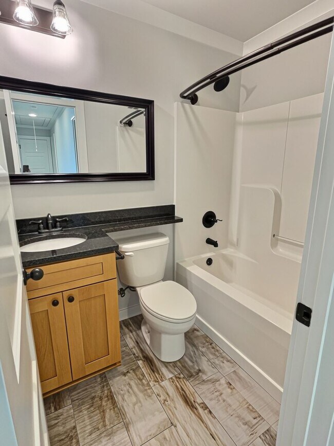 Building Photo - 3/2 Coastal Cottage in Golf Cart District | Ocean Springs School District