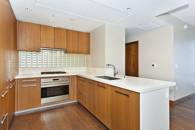 Building Photo - 1555 Kapiolani Blvd