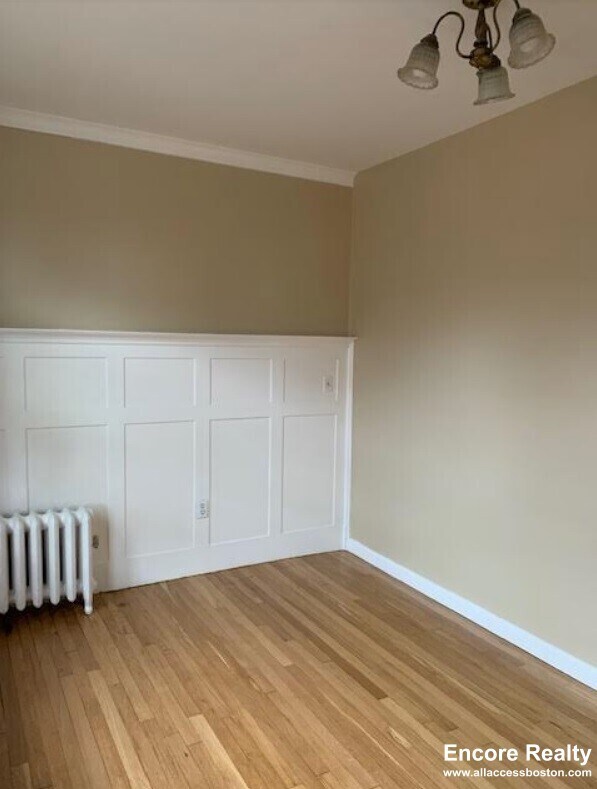 Building Photo - 448 Park Dr