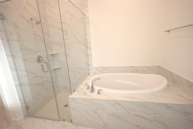 Building Photo - 27003 Golden Isle Ln