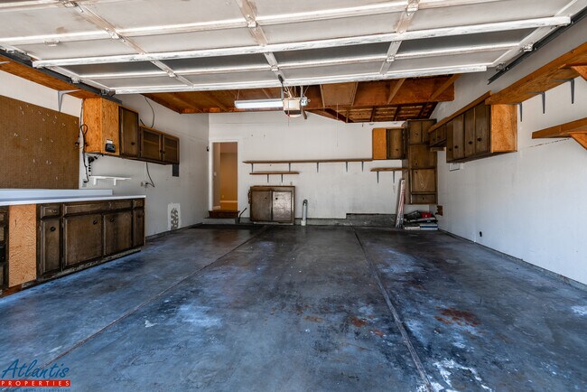 Building Photo - Heatherstone Way / Village Ct