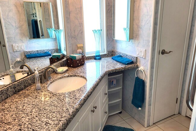 Building Photo - 8403 Delphinium Ct
