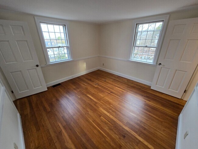 Building Photo - 5 Hillside Ave