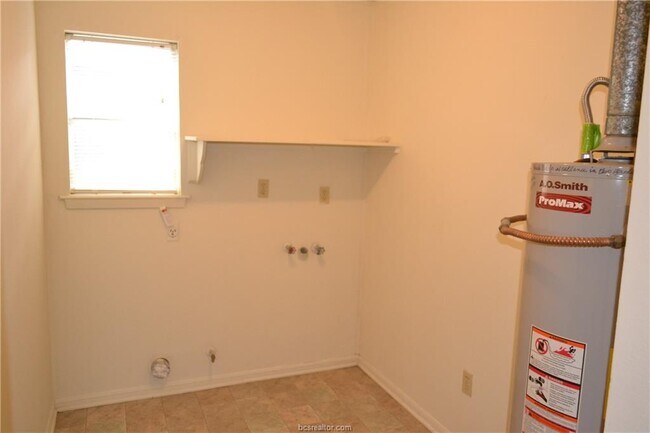 Building Photo - 3318 Bluestem Cir