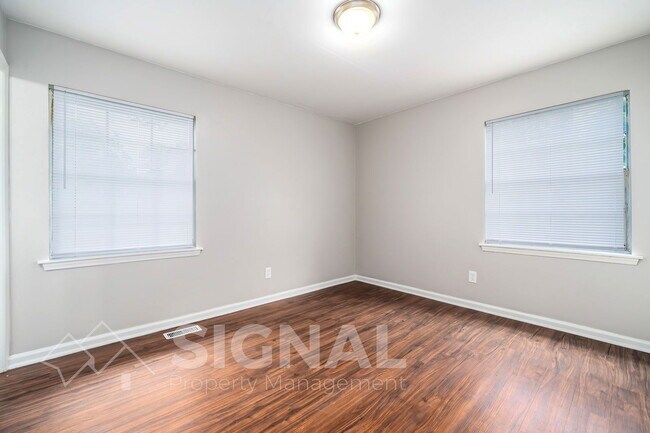 Building Photo - 1652 Roberta Ln