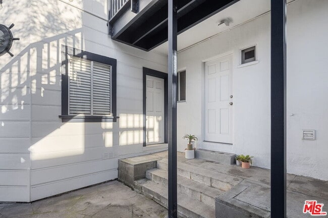 Building Photo - 30 24th Pl