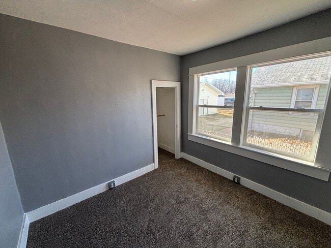 Building Photo - Updated 2-Bedroom Home on the West End of Council Bluffs