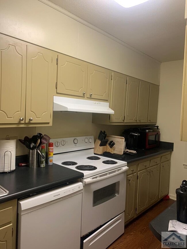 Building Photo - 350 S Pope St