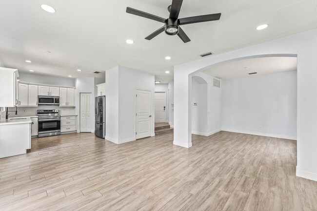 Building Photo - 5477 Queenship Ct