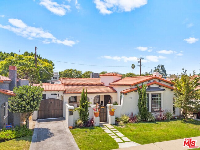 Building Photo - 3871 Roxton Ave