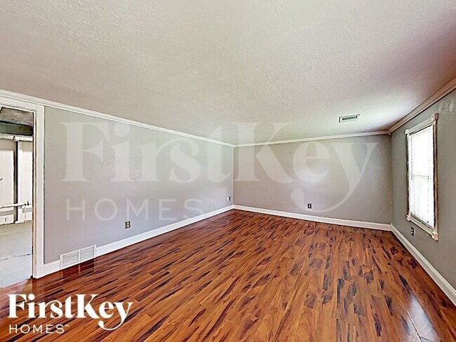 Building Photo - 5548 NE 58th St