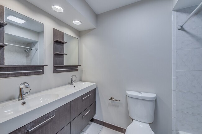 Building Photo - 912 Bedford Ct