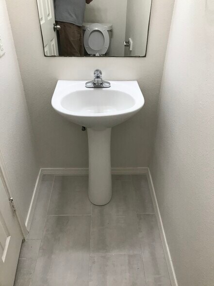 1/2 Bath - 5750 Golf Hts