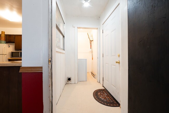 Building Photo - Executive Rental **Stylish & Fully Furnished 2-Bedroom in the Heart of Farmington – Flexible Leas...