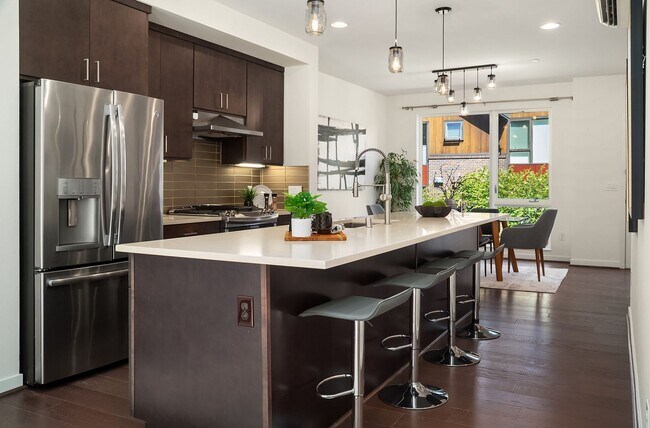 Building Photo - 3bd/3ba Seattle Townhome