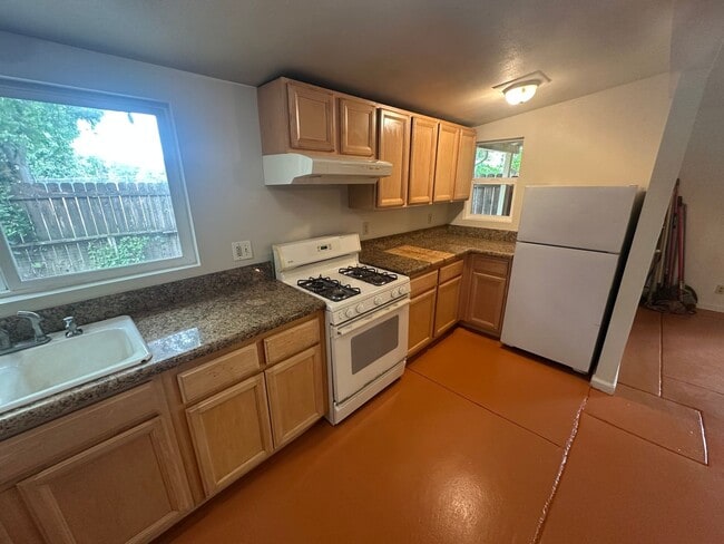 Building Photo - 2050 Laburnum Ave