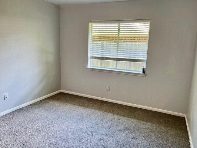 Building Photo - 4219 Hermitage Hollow Ln